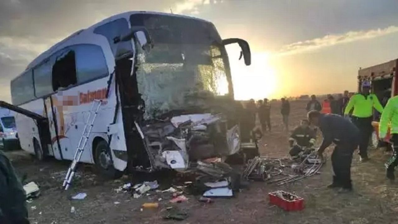 Batman yolcu otobüsü kaza yaptı: 8 yaralı