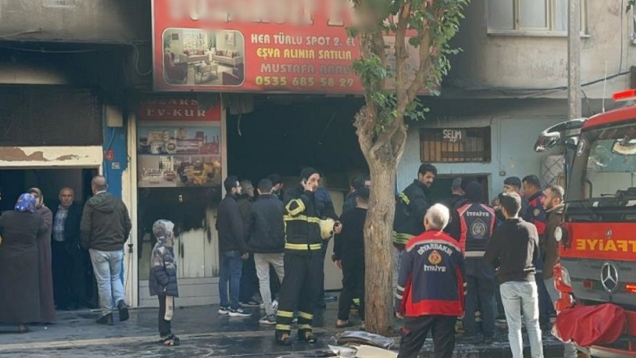 Diyarbakır’da bir dükkan yandı