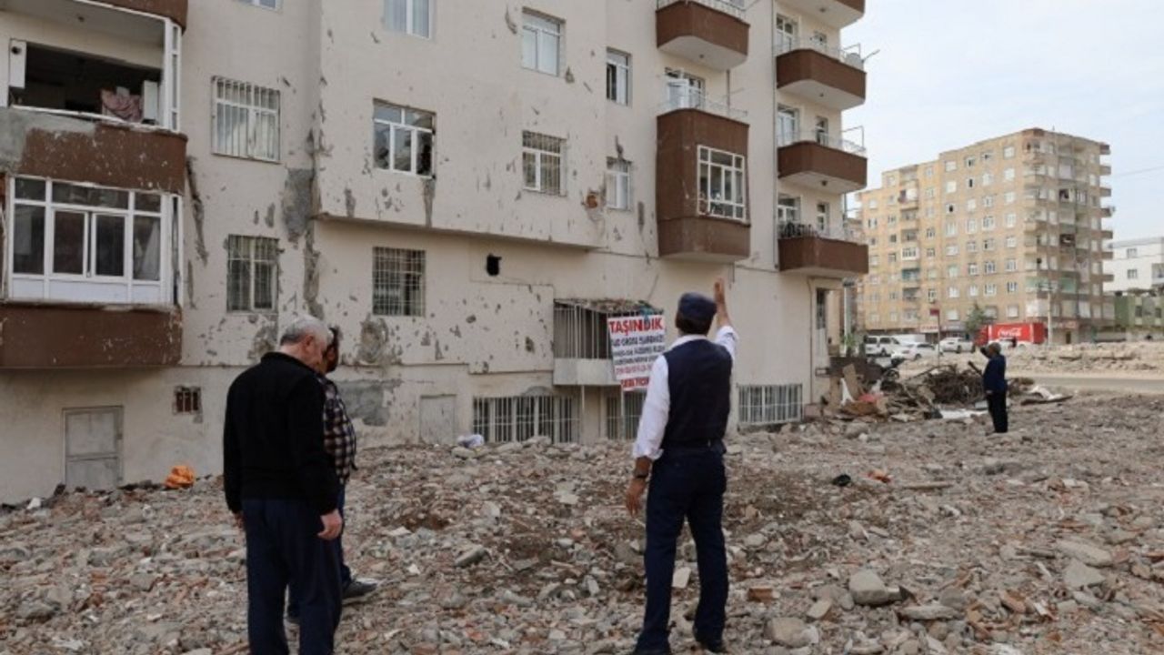 Diyarbakır’da hasar gören bina onarılmıyor iddiası 