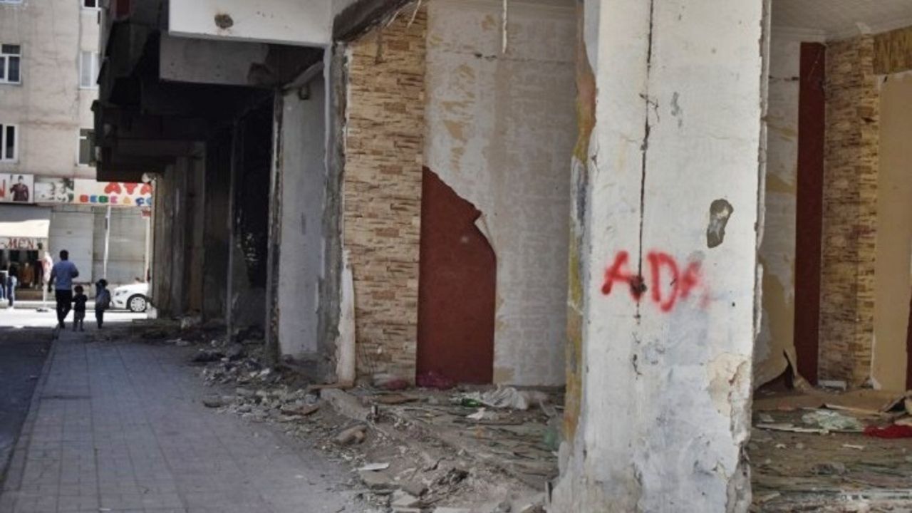 Diyarbakır’daki o binalar mahalleliyi korkutuyor!