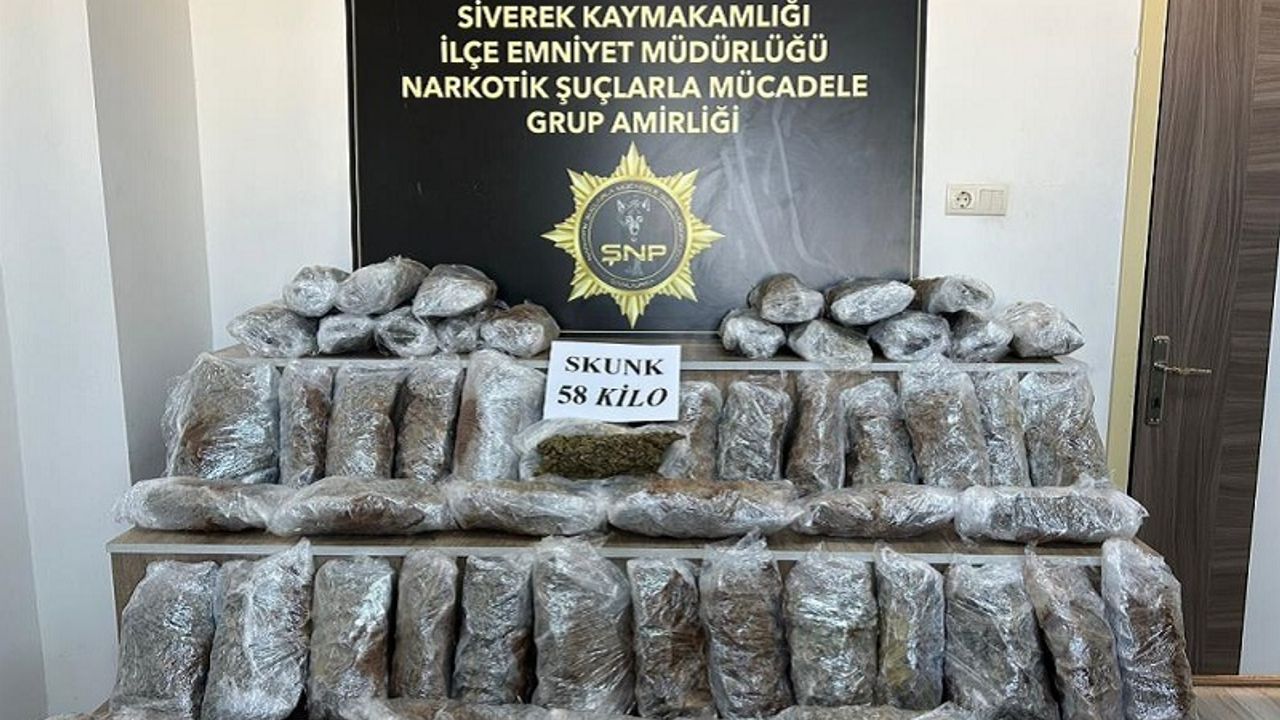 Siverek - Diyarbakır karayolunda uyuşturucu ele geçirildi