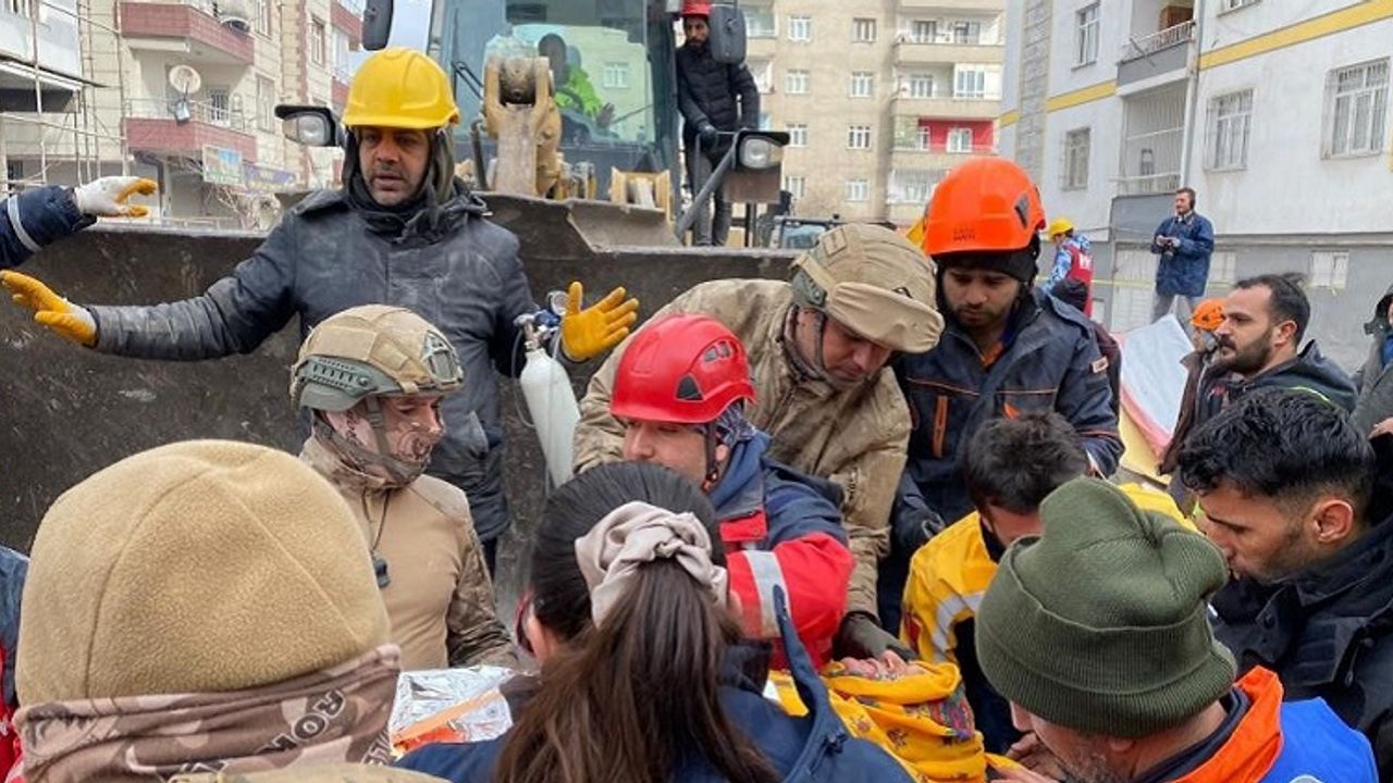 Diyarbakır'da 56 saat enkazda kaldı, yaşadıklarını anlattı