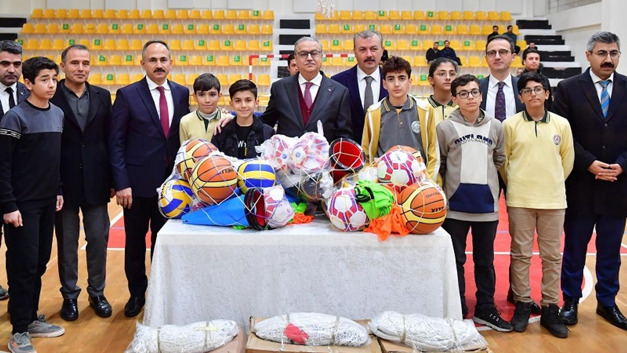Diyarbakır’da okullara ücretsiz verildi