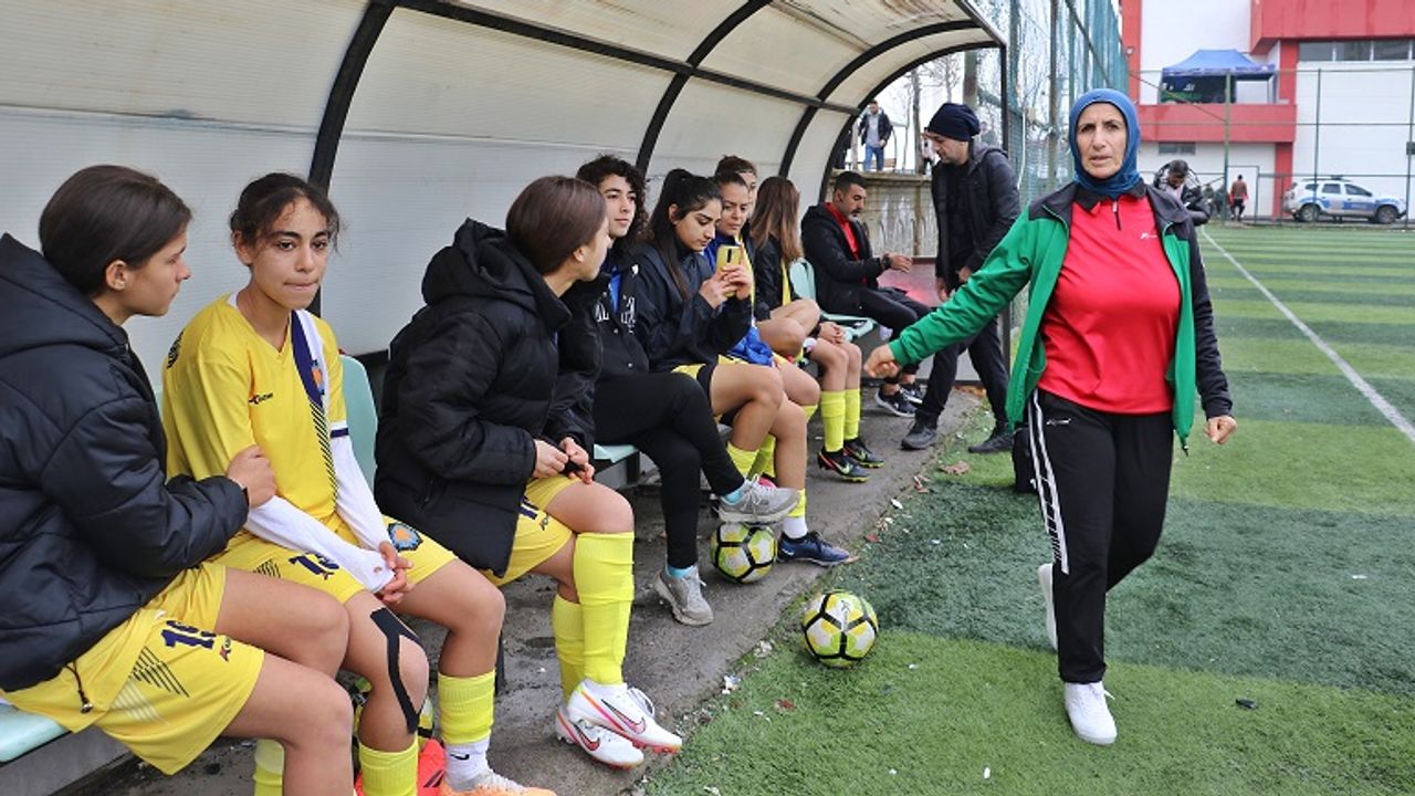 Diyarbakırlı futbol antrenörü ilk maçında farklı kazandı