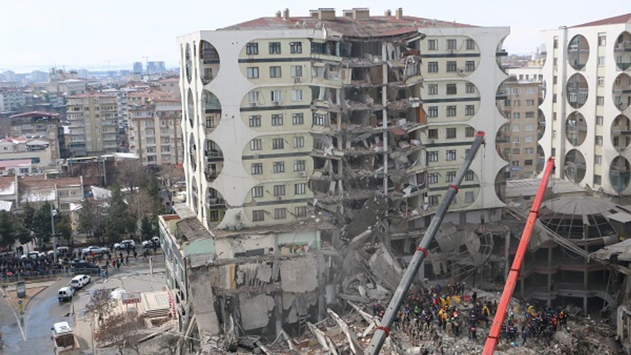 Depremde Diyarbakır 412 vatandaşını kaybetti binlerce bina da yıkıldı