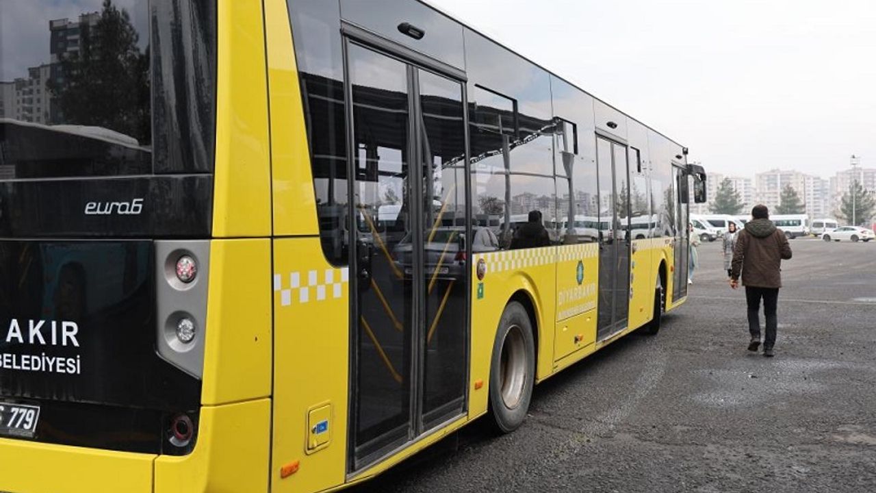 Diyarbakır’da otobüs şoföründen alkışlanacak hareket!