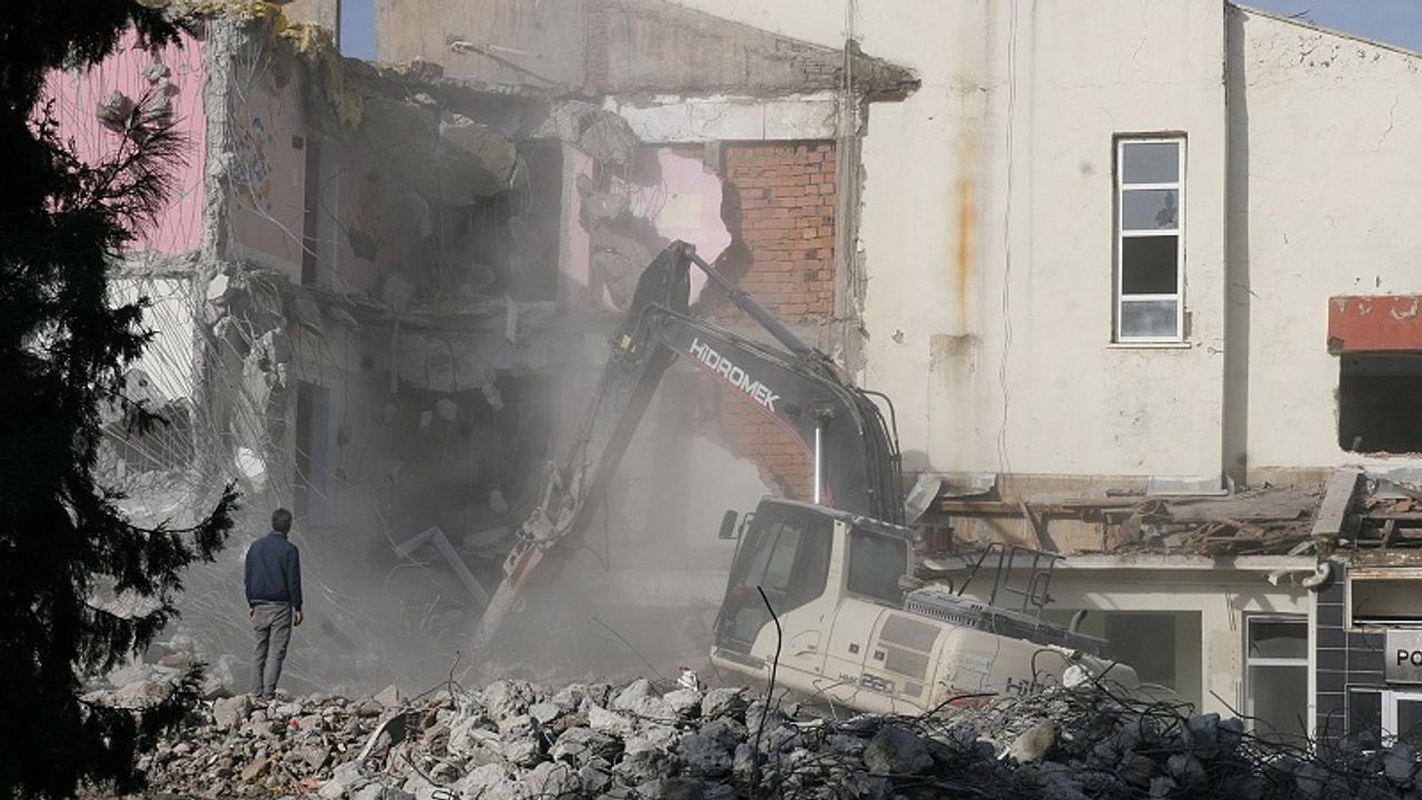 Diyarbakır'daki eski hastane yıkılıyor!