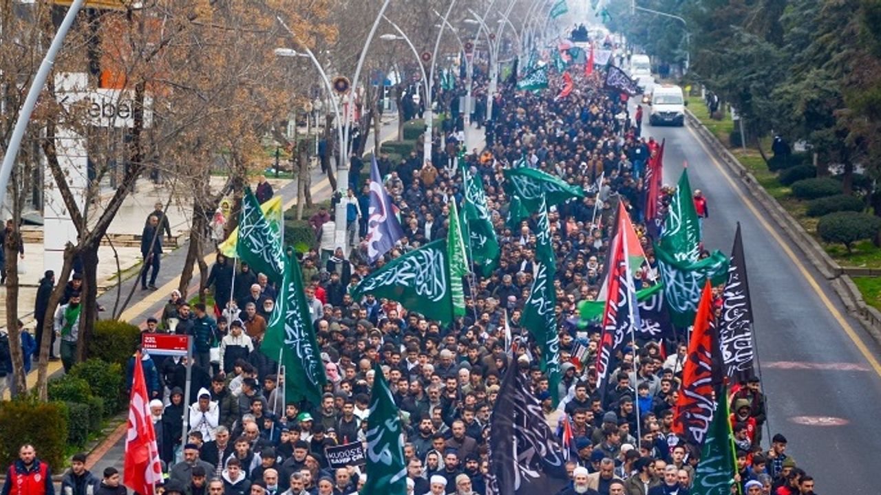 Görüntüler Diyarbakır’dan! Binlerce kişi yürüdü