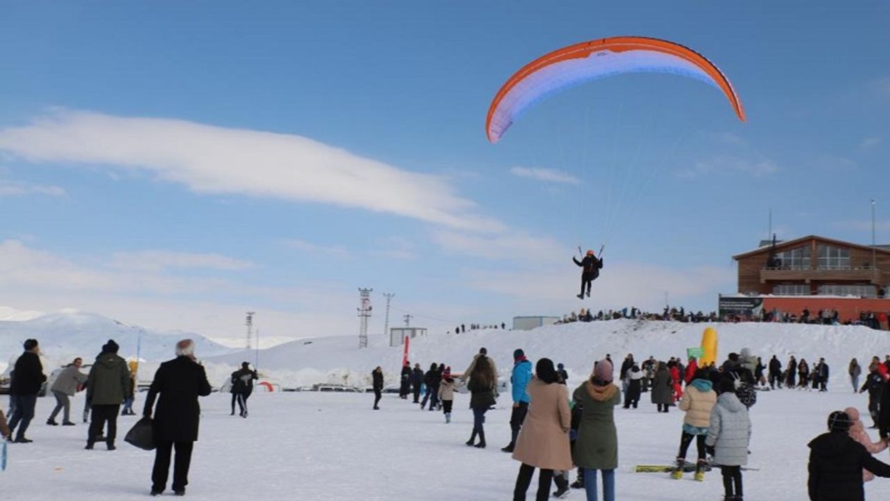 Hakkari’de kar festivali coşkusu
