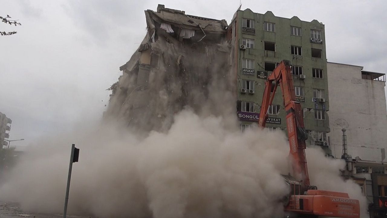 Diyarbakır Elazığ Urfa ve deprem illerini uyardı bitmek bilmiyor dedi