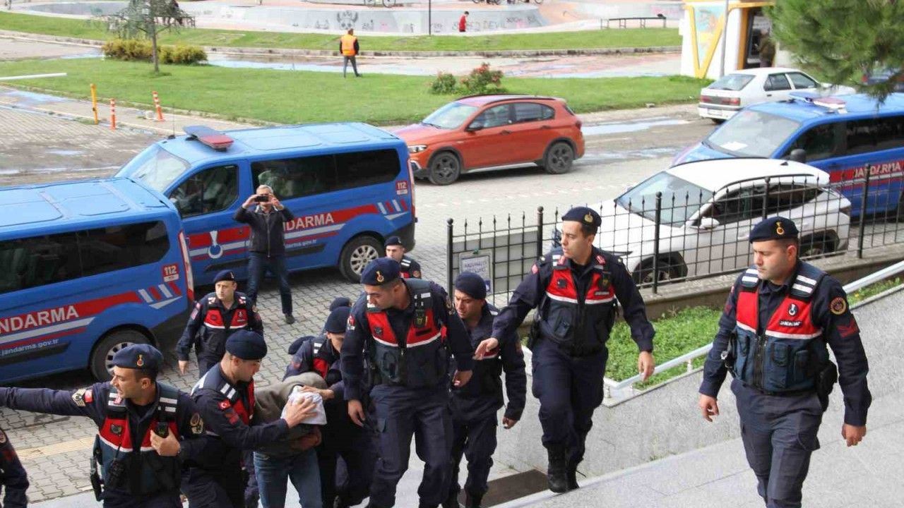 O ilçeyi diken üstünde tutan zanlı adliyede!