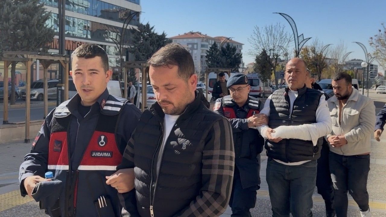 Polise yumruklu saldırıda 3 şahıs tutuklandı