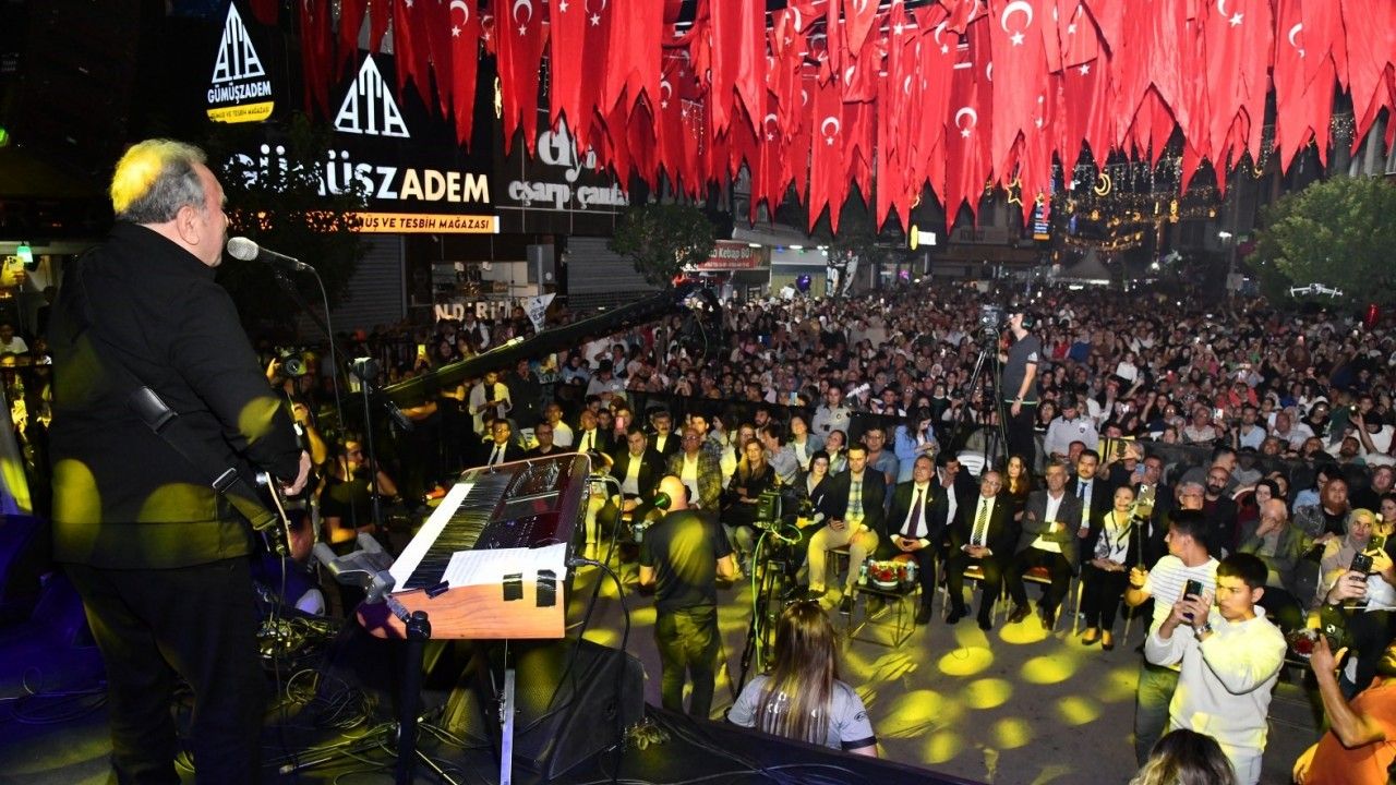 Ümit Besen’den memleketinde muhteşem konser