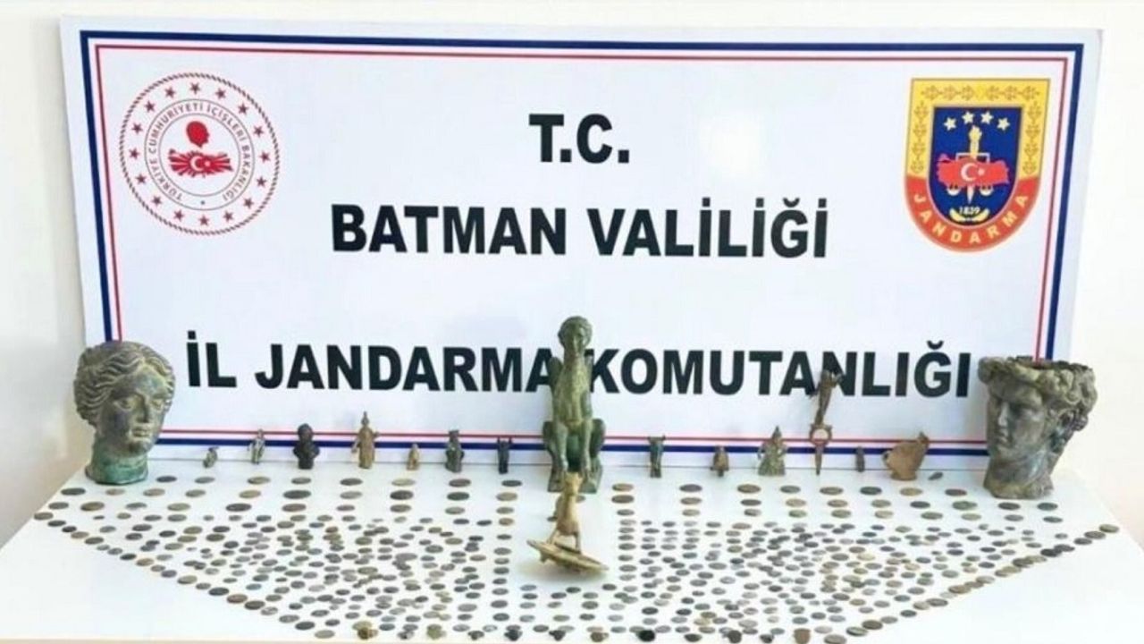Batman’da evde yakalandı: Sikkeler, büstler ve heykel…