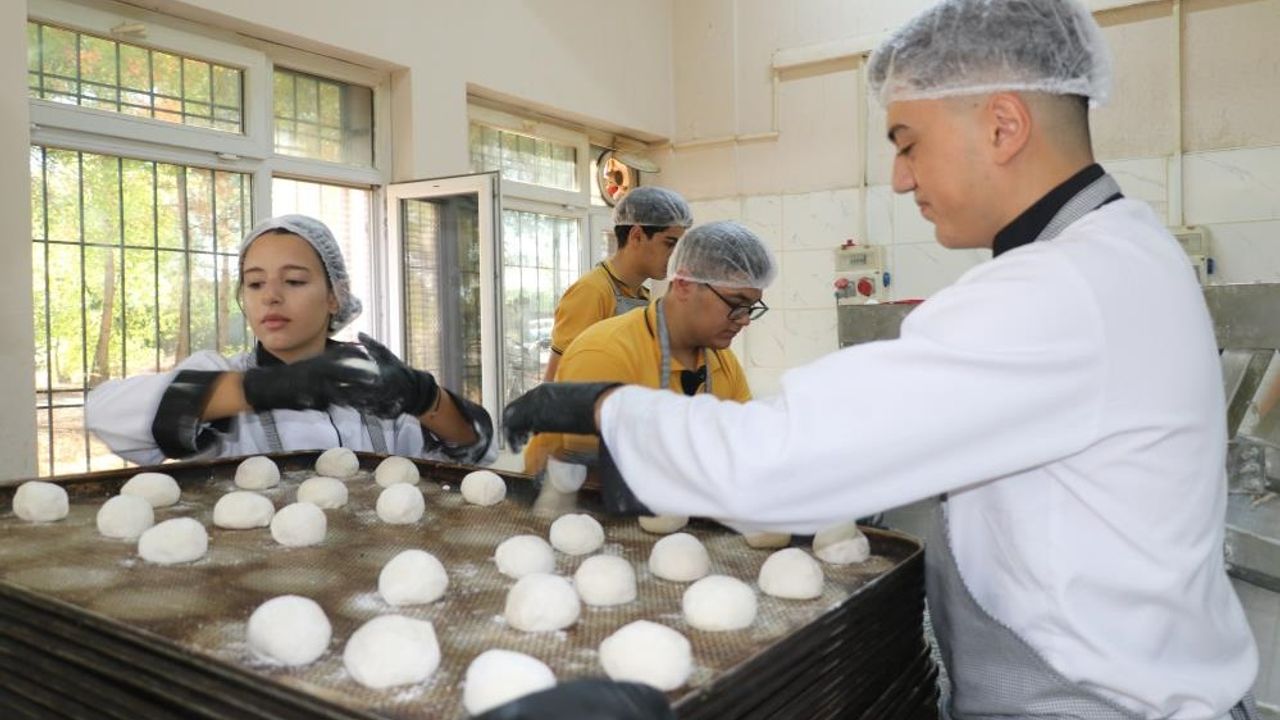 Diyarbakır’da fabrika gibi okul: 230 milyon lira ciro yaptılar