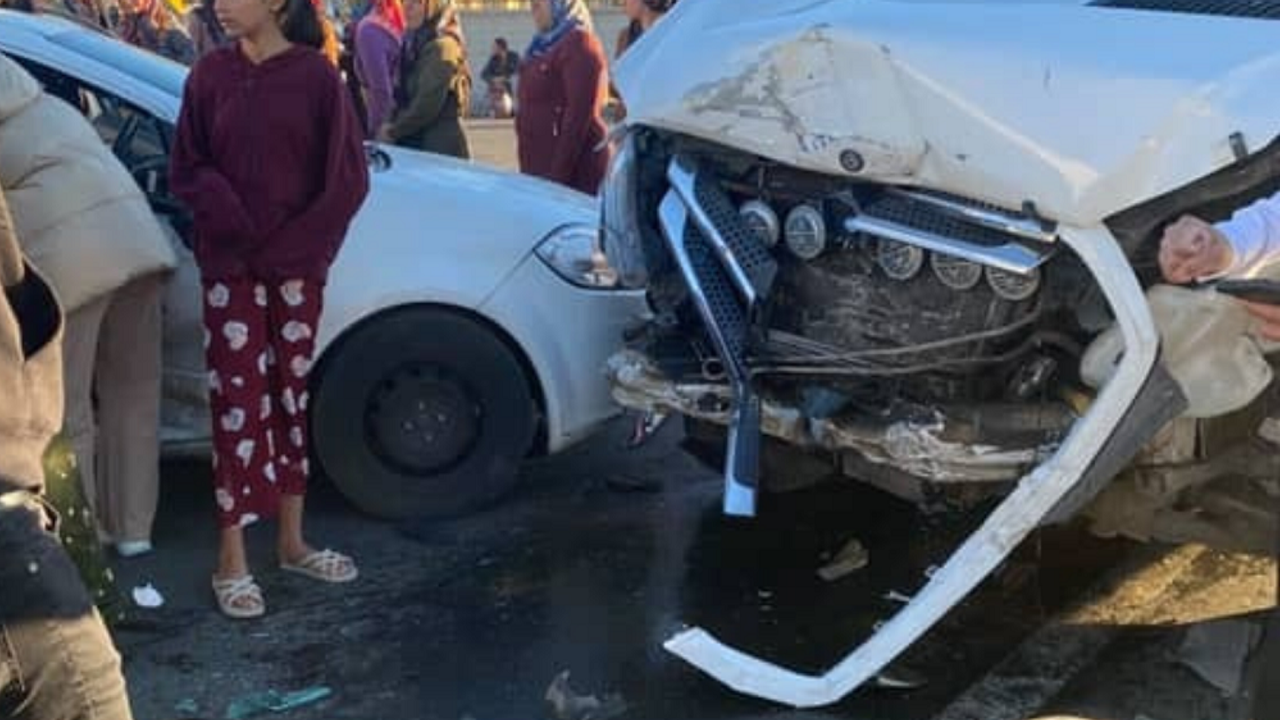 Diyarbakır'da korkutan kaza: Okul servisi ve zabıta aracı çarpıştı!