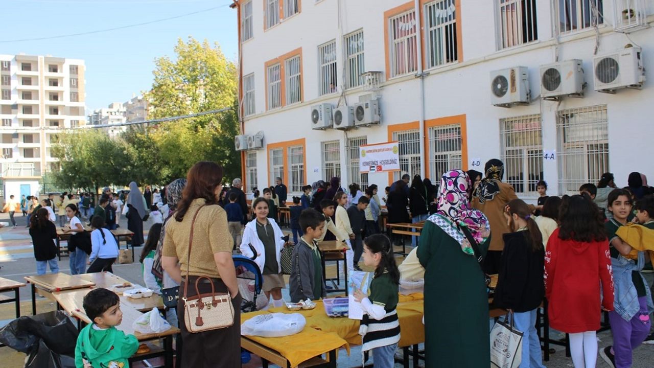 Diyarbakır'da minik öğrencilerden Gazze'ye umut eli!