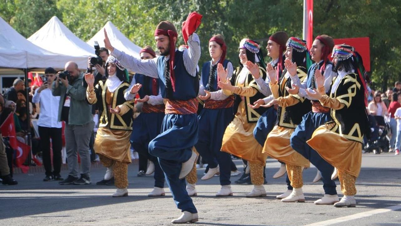 Cumhuriyetin 102. yılı Diyarbakır’da coşkuyla kutlandı