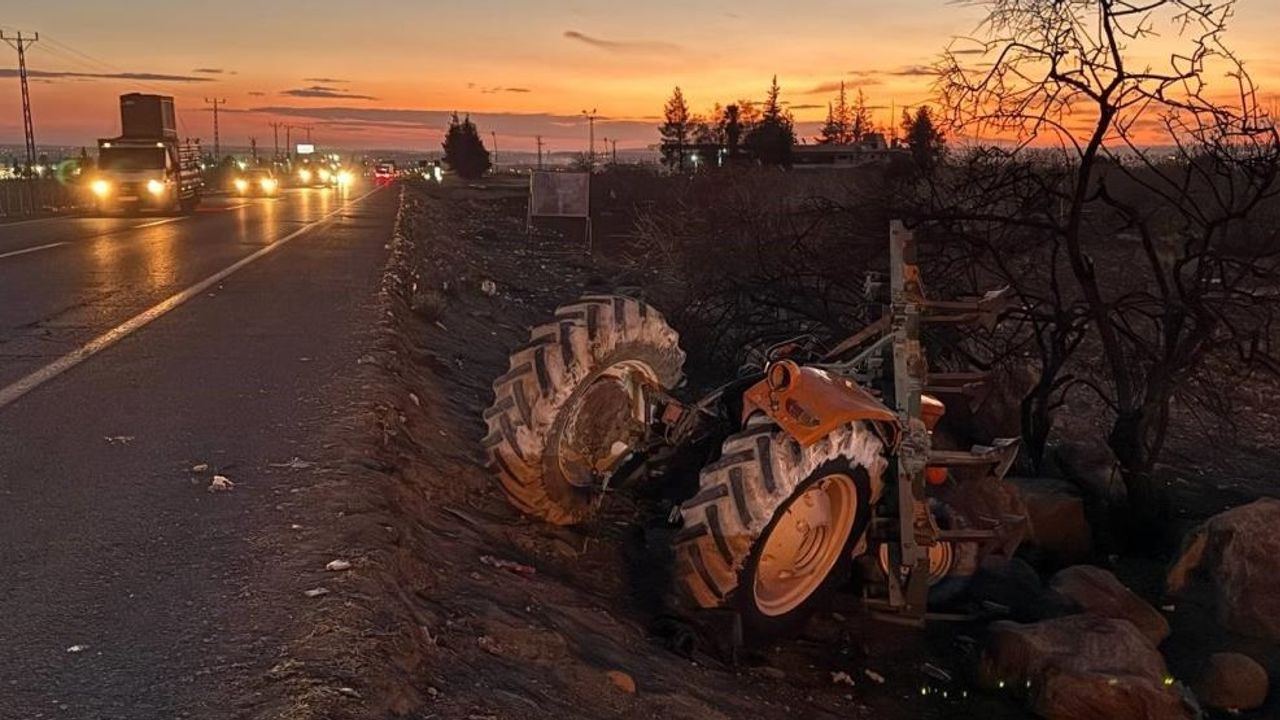 Şanlıurfa – Suruç yolunda traktör devrildi: Ağır yaralılar var!