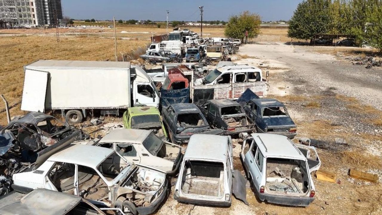 Yediemin parkındaki araçlar yağmalandı: İskeletleri kaldı!