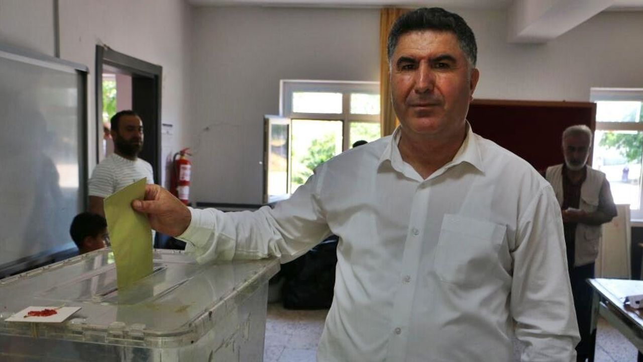 Narin’in köyünde yeni muhtar belli oldu: İşte Salim Güran sö