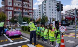 VİDEO- Diyarbakırlı miniklere uygulamalı trafik eğitimi