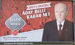 Bahçeli afişleri kentteki billboardlara asıldı