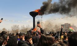 Diyarbakır’da Newroz ateşi yakıldı!
