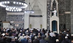 Diyanet İşleri Başkanı Erbaş, Diyarbakır Ulu Camii’nde namaz kıldırdı