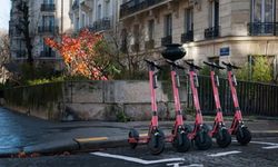 Paris, kiralık e-scooter’ları yasaklayan ilk şehir oldu