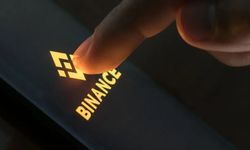 Binance, dolar işlemlerini askıya aldı