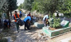 Diyarbakır’da mezarlıklarda bayram temizliği