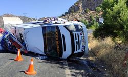 Diyarbakır’da minibüs devrildi: 10 yaralı