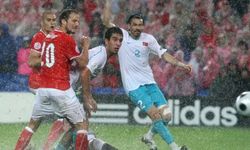 Euro 2008 yıldızları depremzedeler için yeniden sahada!