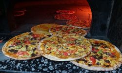 43 yıl sonra döndüğü memleketinde pizzacı dükkanı açtı