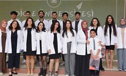 Dicle Üniversitesi’nde “Önlük Giydirme ve Yemin Töreni”