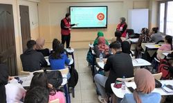 Diyarbakır'da Kızılay’dan öğrencilere seminer