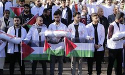 Diyarbakır’da öğrenciler 'kanlı' önlük giydi