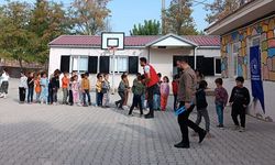 Diyarbakırlı gençlerden köy okulunda etkinlik