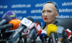 Robot Sophia'dan 'Kürtler' yanıtı