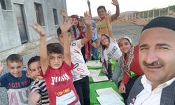 Diyarbakır’da köy köy dolaşıyor bakın öğrencilere ne öğretiyor