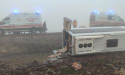 Siverek - Diyarbakır kara yolunda öğretmen servisi kaza yaptı