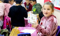 Diyarbakır'da köy okullarında çocuklara kitap dağıtıldı