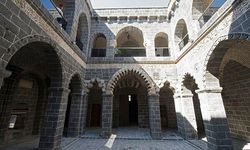 Anadolu’nun ilk üniversitesi Diyarbakır’da: Asırlık sütuncelerin sırrı