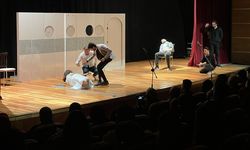 Diyarbakır’da öğrencilerden tiyatro oyunu! “Gül-Geç”