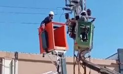 Urfa’da feci olay! Elektrik direğinde akıma kapıldı