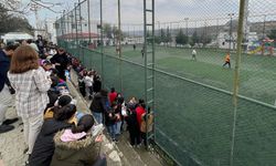 Diyarbakır Kaymakamı çocuklarla futbol oynadı