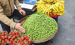 Diyarbakır’da çağla tezgahlarda! Fiyatını duyan kaçıyor