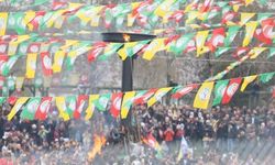 Diyarbakır’da Newroz ateşi yakıldı