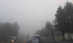 Diyarbakır’da sis etkili oldu! Göz gözü görmedi